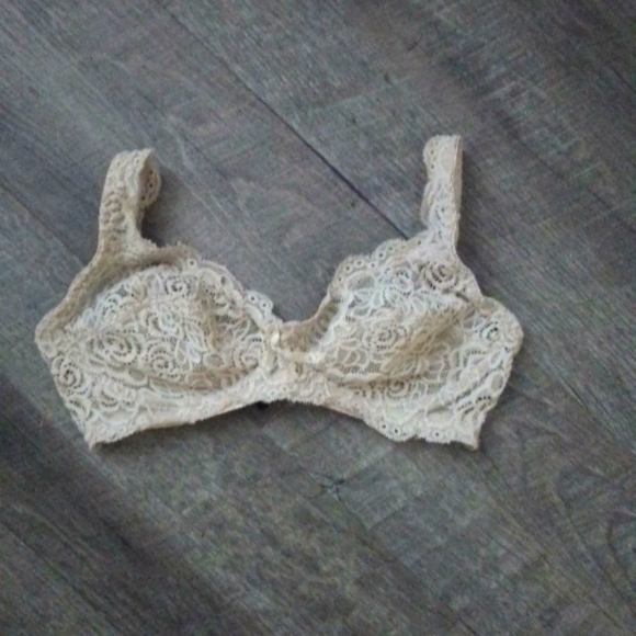 Size 36/C Tan Or Cream Color Bra No Underwire - Picture 5 of 7